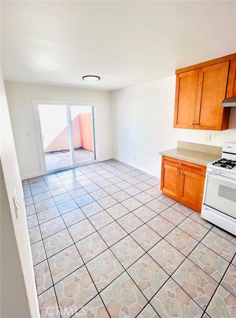 Detail Gallery Image 2 of 9 For 4109 W 5th St #C3,  Santa Ana,  CA 92703 - 2 Beds | 2 Baths