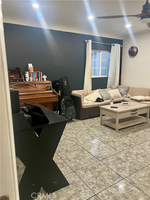 Detail Gallery Image 5 of 18 For 6808 Benson, Huntington Park,  CA 90255 - 2 Beds | 1 Baths