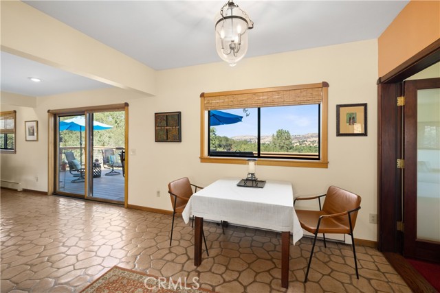 9055 Junipero Avenue, Atascadero CA: https://media.crmls.org/medias/0306a6e9-d3bf-4ff9-a94b-dd0611bfbd03.jpg