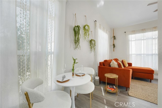 Detail Gallery Image 11 of 25 For 8250 Lankershim Bld #122,  North Hollywood,  CA 91605 - 2 Beds | 2 Baths