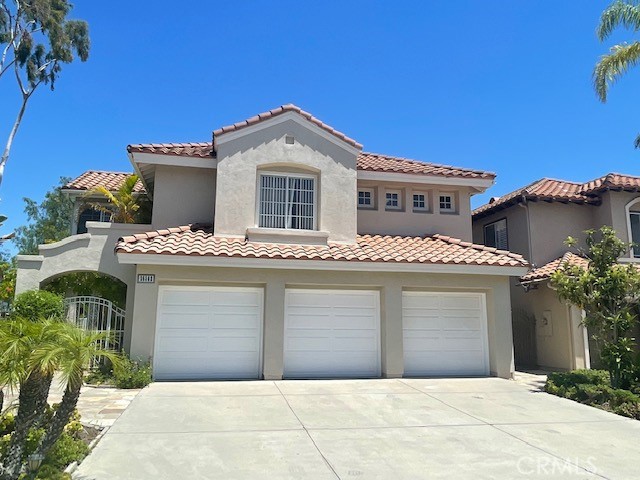 26562 White Oaks Drive, Laguna Hills CA: https://media.crmls.org/medias/0307f699-4ac7-417b-bf56-15723804d136.jpg