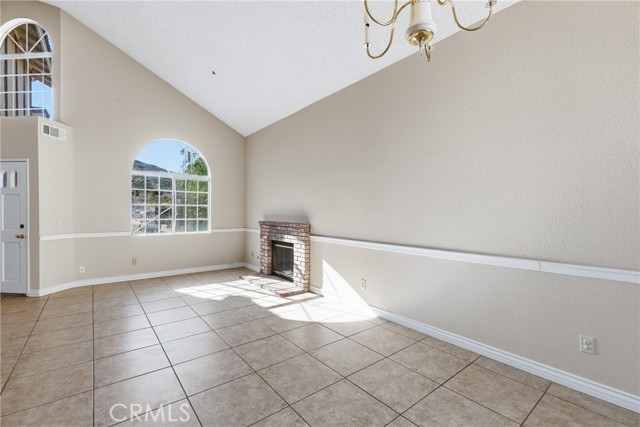 Detail Gallery Image 9 of 51 For 14988 Long View Dr, Fontana,  CA 92337 - 4 Beds | 3 Baths