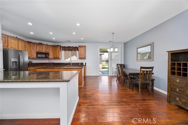 Detail Gallery Image 11 of 30 For 6202 Ocean Jasper Dr, Bakersfield,  CA 93313 - 5 Beds | 4 Baths