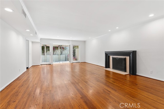 11053 Strathmore Drive, Westwood - Century City CA: https://media.crmls.org/medias/030b9c90-9d28-4243-ae60-9547f4c62046.jpg