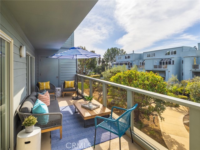 210 The Village, Redondo Beach, California 90277, 2 Bedrooms Bedrooms, ,1 BathroomBathrooms,Residential,For Sale,The Village,SB25027886