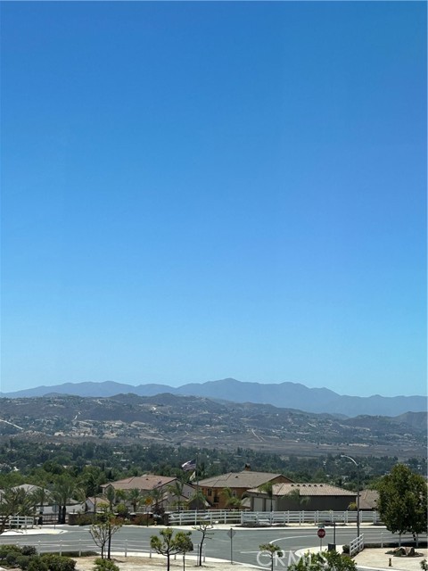 17426 Fairbreeze Court, Riverside CA: https://media.crmls.org/medias/030bf2e5-e820-492f-9a3a-6f983d57468d.jpg