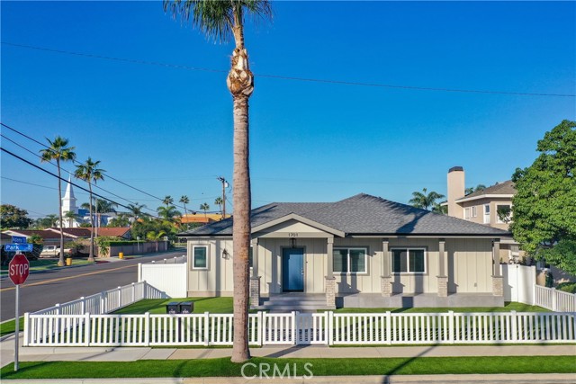 Detail Gallery Image 4 of 35 For 1701 Park, Huntington Beach,  CA 92648 - 3 Beds | 3/1 Baths