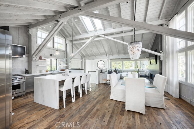 604 Begonia Avenue, Corona del Mar CA: https://media.crmls.org/medias/030d9074-4dbf-47b8-bb47-f48948c9e676.jpg