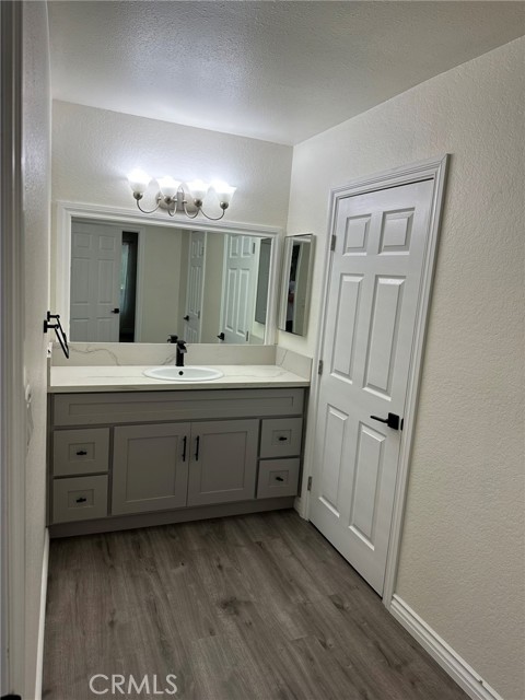 Detail Gallery Image 20 of 37 For 1345 Cabrillo Park Dr #S04,  Santa Ana,  CA 92701 - 1 Beds | 1 Baths