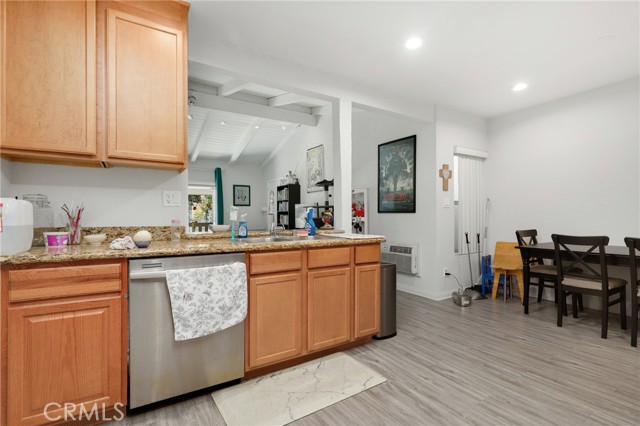 Detail Gallery Image 8 of 18 For 1345 Cabrillo Park #N04,  Santa Ana,  CA 92701 - 2 Beds | 2 Baths