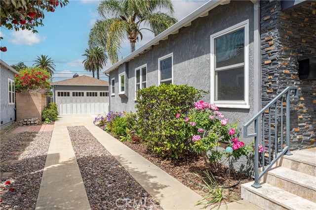 2325 Golden Avenue, Long Beach CA: https://media.crmls.org/medias/030eeb88-e41a-4e04-ae77-806734dec55e.jpg