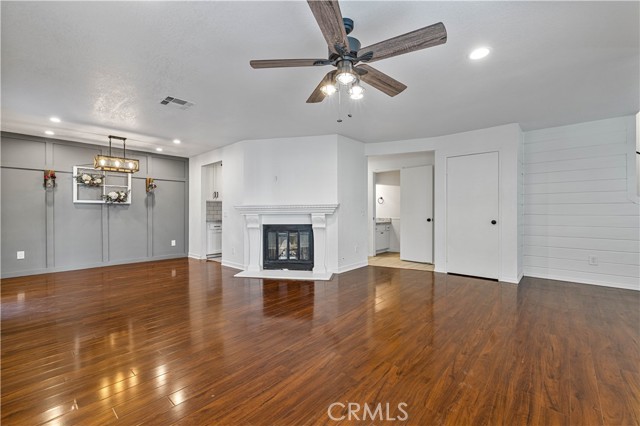 Detail Gallery Image 4 of 27 For 31311 the Old Rd #B,  Castaic,  CA 91384 - 3 Beds | 2/1 Baths