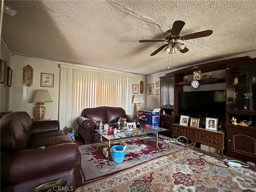 https://media.crmls.org/medias/0310865d-3650-4c7d-9e9d-4c75d443daae.jpg?preset=X-Large