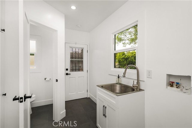 6005 S La Brea Avenue, Los Angeles CA: https://media.crmls.org/medias/0310a338-726d-4608-ad70-8df8de7961de.jpg