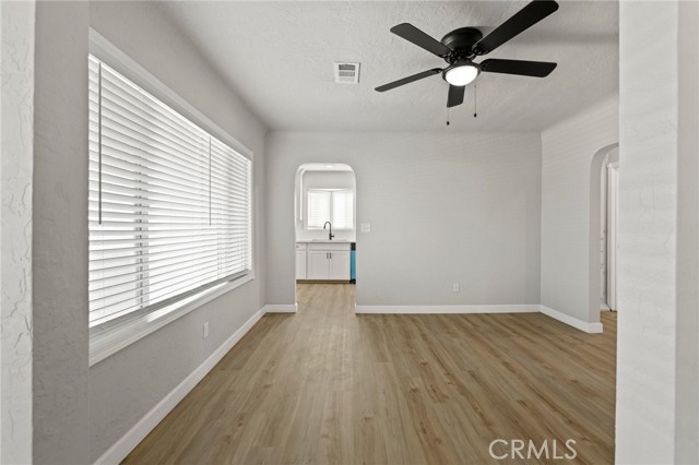 211 E Grangeville Boulevard, Hanford CA: https://media.crmls.org/medias/0311111b-07f4-4f7c-bf99-f106731d9e46.jpg