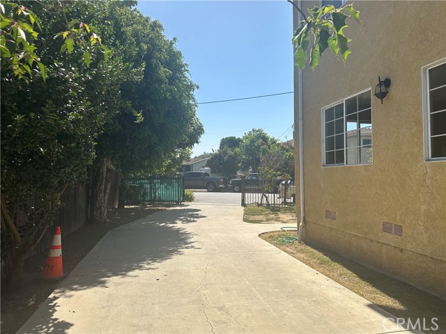 3831 Wall Street, Los Angeles CA: https://media.crmls.org/medias/03127037-6ca3-41c3-b33d-4a573dd2e431.jpg