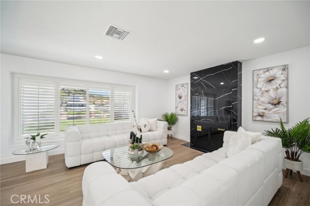 19040 Celtic Street, Porter Ranch CA: https://media.crmls.org/medias/0312890a-b330-40db-bfc8-aeeec4c98b05.jpg