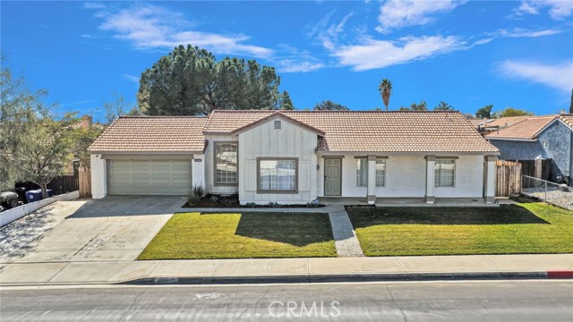 Detail Gallery Image 3 of 39 For 13641 Luna Rd, Victorville,  CA 92392 - 3 Beds | 2 Baths
