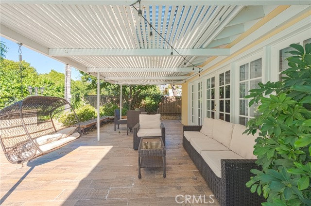 6045 Sausalito Avenue, Woodland Hills CA: https://media.crmls.org/medias/03147f52-d35f-46c2-a6d5-b4c0dbbe262d.jpg