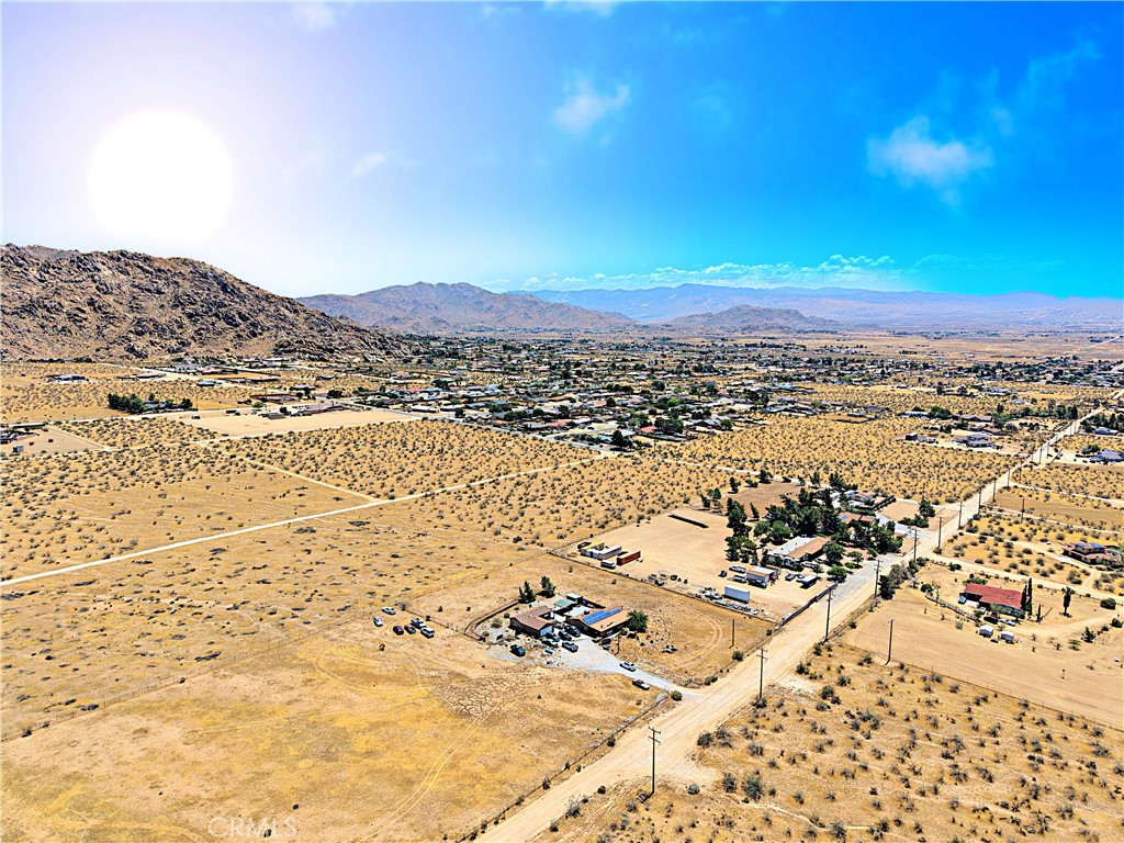https://media.crmls.org/medias/0314d09a-dace-4040-8a37-0951ca87a048.jpg?preset=X-Large