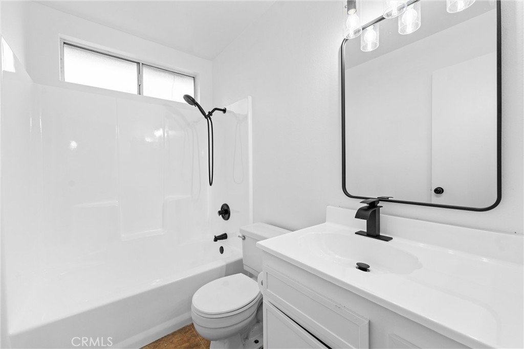 https://media.crmls.org/medias/0315f8ab-c8ae-4aaa-afbc-37933c4087c3.jpg?preset=X-Large