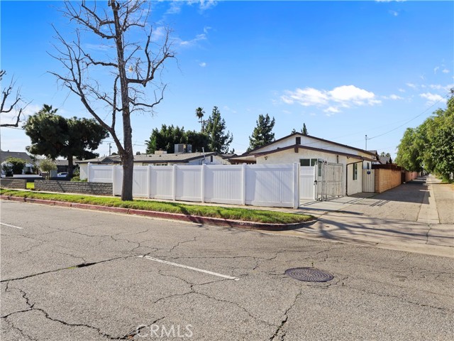 Detail Gallery Image 5 of 45 For 15801 Chatsworth, Granada Hills,  CA 91344 - 7 Beds | 4 Baths