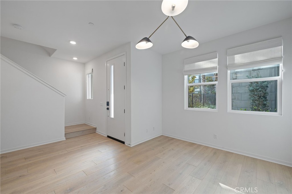 MLS #OC25238105 image #9