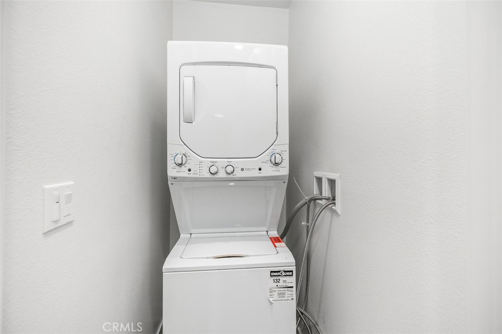 https://media.crmls.org/medias/031711d7-051f-4eec-88ec-f989077352ad.jpg?preset=X-Large