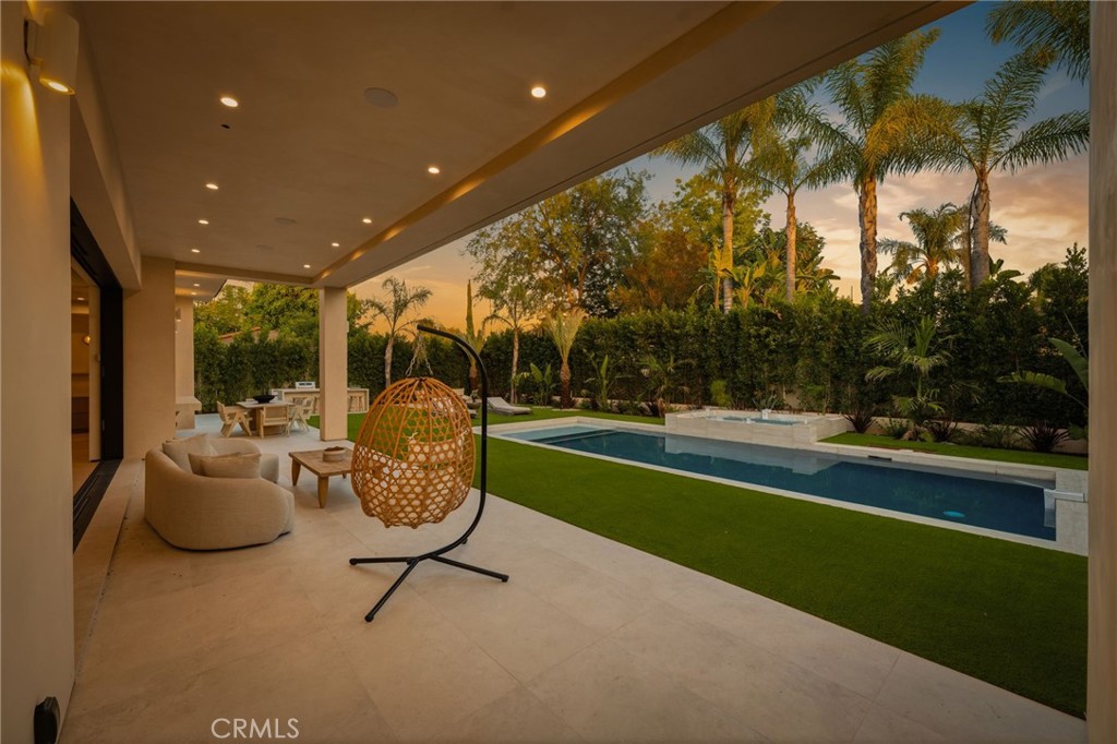 https://media.crmls.org/medias/0317273c-3582-4b3b-97d9-4773653bb734.jpg?preset=X-Large