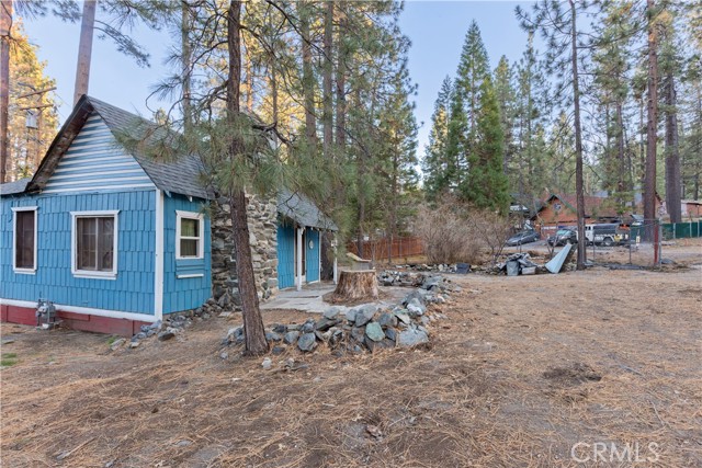Detail Gallery Image 4 of 20 For 1376 Irene, Wrightwood,  CA 92397 - 2 Beds | 1 Baths
