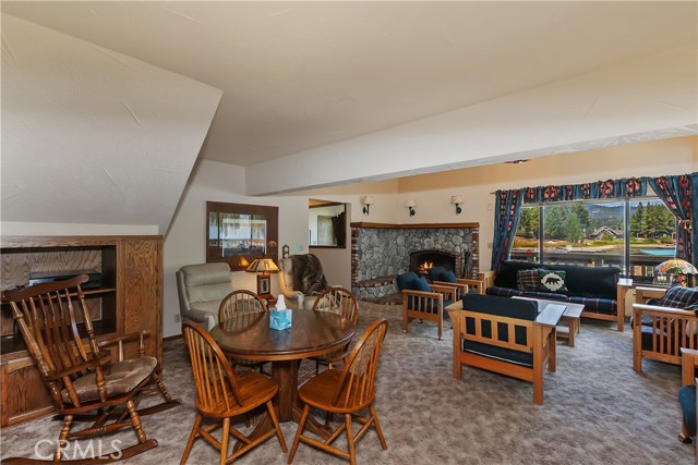488 Lakeview Court, Big Bear Lake CA: https://media.crmls.org/medias/03176760-981d-418c-992d-3b41c95c711c.jpg