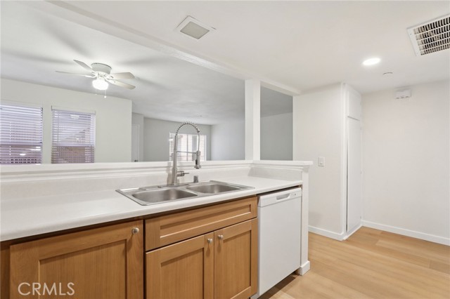 Detail Gallery Image 10 of 32 For 300 E Chestnut #H-202,  Santa Ana,  CA 92701 - 2 Beds | 2 Baths