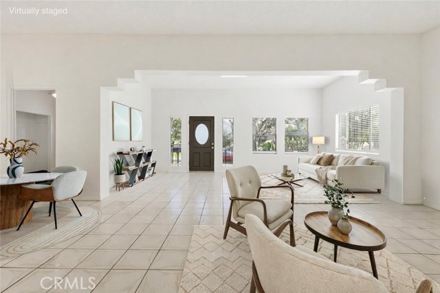 Detail Gallery Image 3 of 47 For 417 S Glenwood Pl., Burbank,  CA 91506 - 5 Beds | 3 Baths