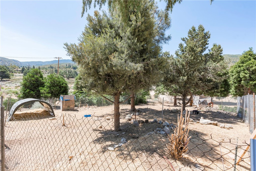 https://media.crmls.org/medias/031864a0-8737-4011-af89-ffad42ab6f9c.jpg?preset=X-Large