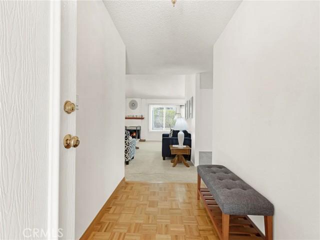 Detail Gallery Image 4 of 37 For 26953 Cuatro Milpas St, Valencia,  CA 91354 - 3 Beds | 2 Baths