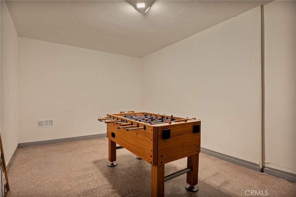 https://media.crmls.org/medias/031947f2-2907-43ac-9c10-f7da8b64c17a.jpg?preset=X-Large