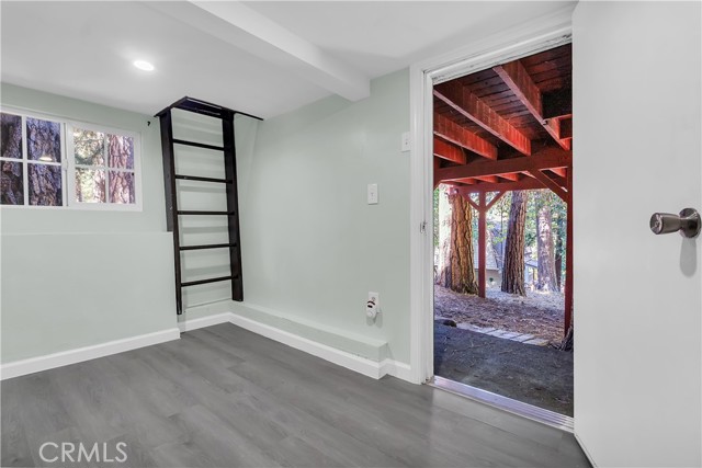 Detail Gallery Image 14 of 32 For 22789 Laurel Ln, Crestline,  CA 92325 - 1 Beds | 2 Baths