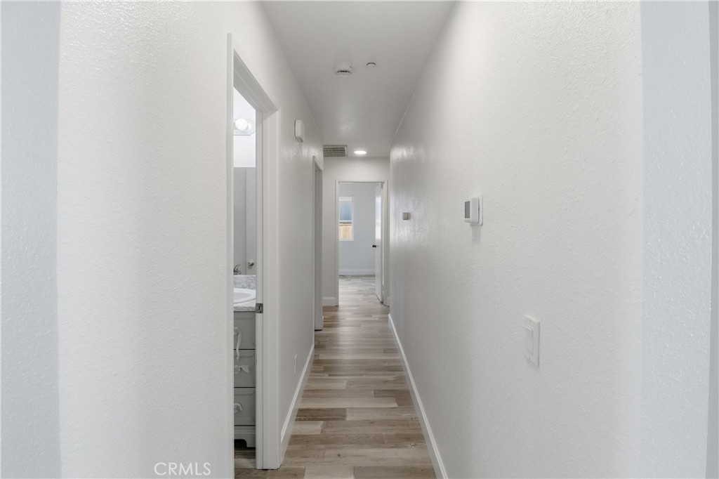 https://media.crmls.org/medias/031a61fb-ad5b-40ec-8ce6-cf39106d6bc0.jpg?preset=X-Large