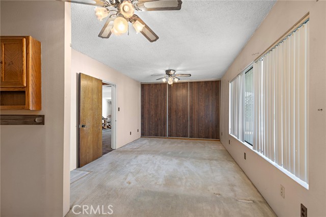 9649 Grace Street, Fontana CA: https://media.crmls.org/medias/031a8bda-cd2c-45bc-a9c3-72baa778fab7.jpg