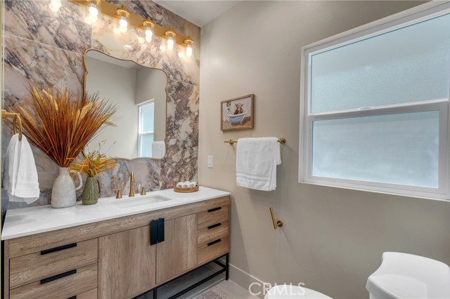 1123 E Ocean Blvd, Long Beach CA: https://media.crmls.org/medias/031b13db-e285-4ff9-ae49-bdc86fbaeb1a.jpg