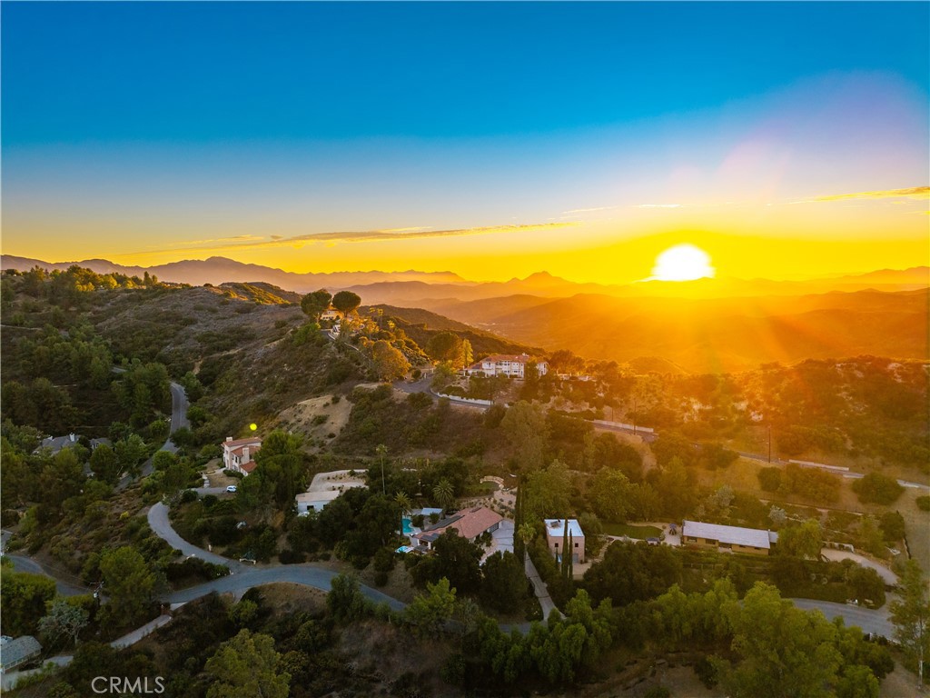 https://media.crmls.org/medias/031beb8b-8184-485c-87e6-02f51f478c18.jpg?preset=X-Large