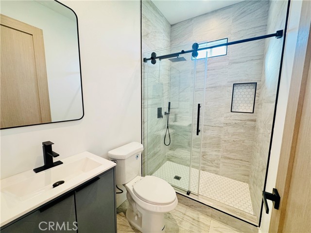 Detail Gallery Image 10 of 18 For 6858 Aura Ave, Reseda,  CA 91335 - 2 Beds | 1 Baths