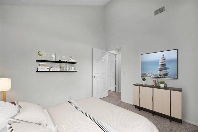 335 Sprucewood Avenue, Oak Park CA: https://media.crmls.org/medias/031ce164-1a1b-4cfd-8885-39c603052d57.jpg
