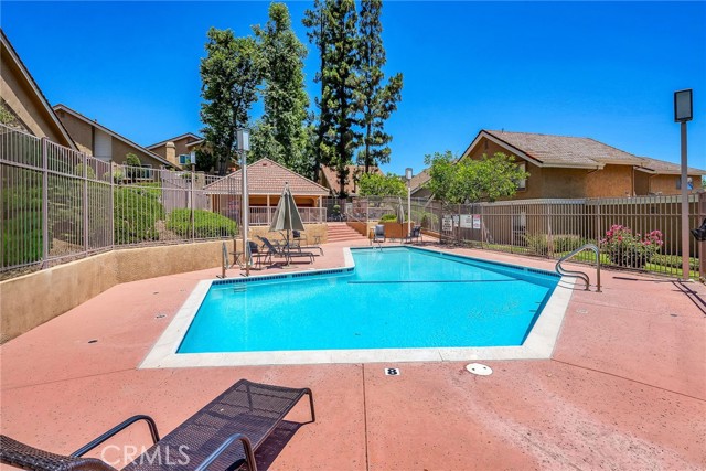 335 Sprucewood Avenue, Oak Park CA: https://media.crmls.org/medias/031d0951-0bc4-4cca-a38e-4becbc3f0a35.jpg