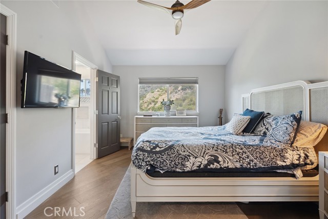 24311 Sylvan Glen Road, Calabasas CA: https://media.crmls.org/medias/031d18ec-8f27-4817-bf66-47dacc8c072a.jpg
