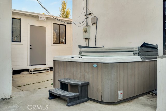 5340 S Harcourt Avenue, Los Angeles CA: https://media.crmls.org/medias/031d9d49-4f54-4d19-a09a-5b4b85b4fc1d.jpg