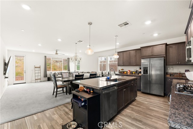 Detail Gallery Image 4 of 36 For 16744 Stags Leap Ln, Fontana,  CA 92336 - 4 Beds | 3 Baths