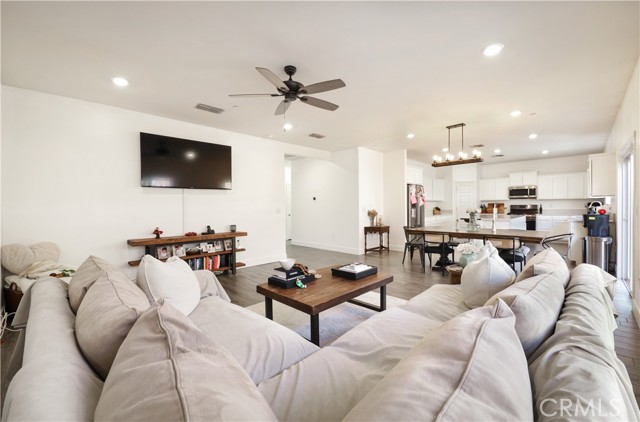 Detail Gallery Image 7 of 27 For 9612 Cobble Creek Dr, Shafter,  CA 93263 - 4 Beds | 2 Baths