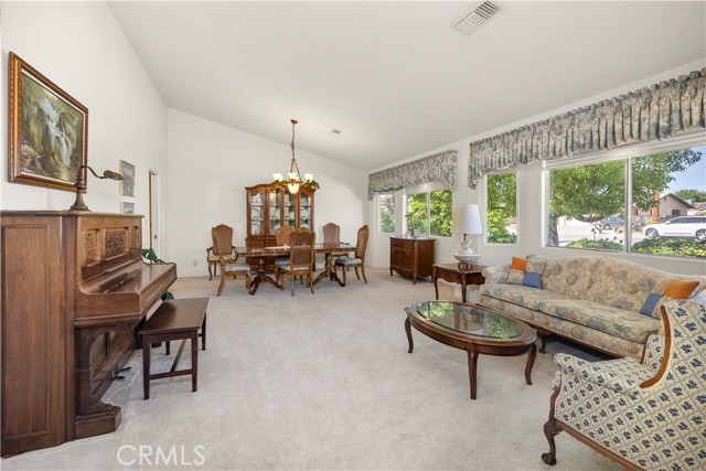 274 N Hemet Street, Hemet CA: https://media.crmls.org/medias/031e9a00-d3a3-487b-bbf6-66918bf816c7.jpg