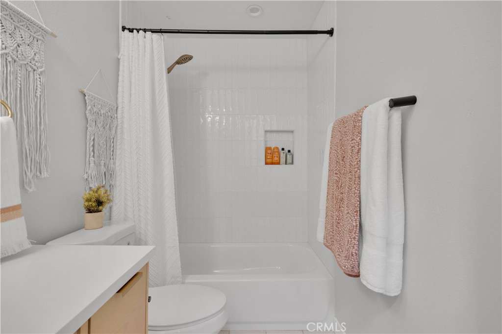https://media.crmls.org/medias/031ee477-7d4d-4924-8ee8-2b86a28fa0ab.jpg?preset=X-Large